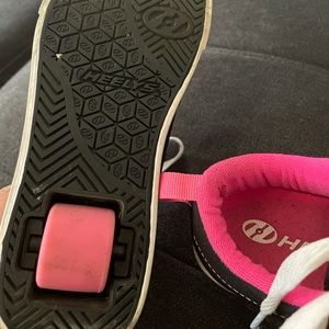 Girl Heelys like new! Only used 2 Times. Size 2